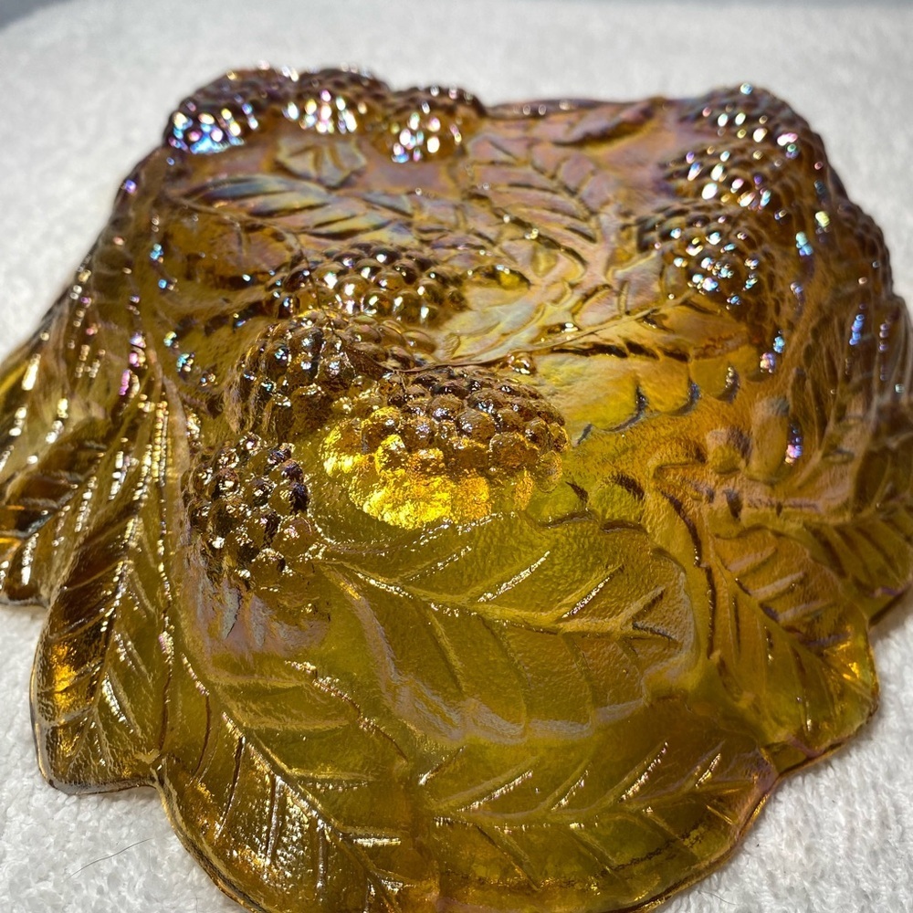 Vintage Amber grapes and leaves candy dish - Picture 4 of 7